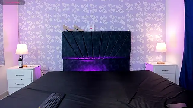 Snapshot of BritneySweet_ chatting on February 13, 3:39 am BritneySweet online show from February 13, 3:39 am