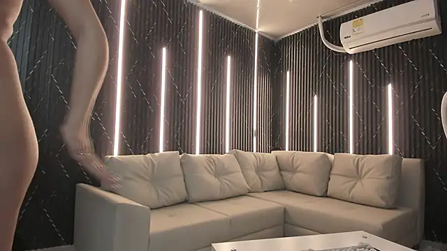 Snapshot of BritneySweet_ chatting on February 21, 3:41 am BritneySweet online show from February 21, 3:41 am