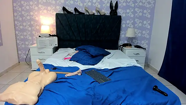 Snapshot of BritneySweet_ chatting on February 9, 12:17 am BritneySweet online show from February 9, 12:17 am