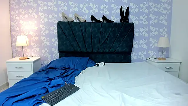 Snapshot of BritneySweet_ chatting on March 13, 1:43 am BritneySweet online show from March 13, 1:43 am