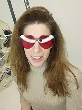 Snapshot of YourSuperModel chatting on November 20, 3:34 pm YourSuperModel online show from November 20, 3:34 pm