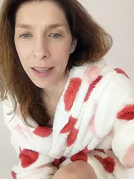 YourSuperModel online show from April 8, 11:33 am