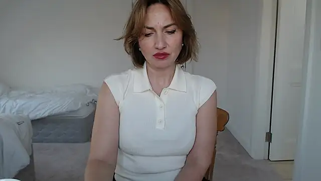 Snapshot of Mallinia chatting on March 10, 5:18 pm Mallinia online show from March 10, 5:18 pm