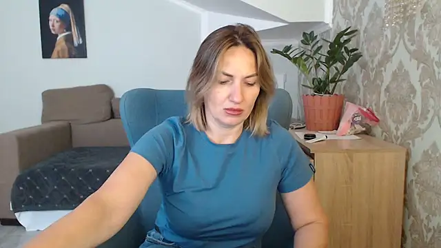 Snapshot of Mallinia chatting on October 11, 12:06 pm Mallinia online show from October 11, 12:06 pm