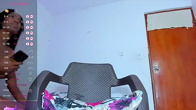 Snapshot of tisaya_8 chatting on December 13, 8:04 pm tisaya 8 online show from December 13, 8:04 pm