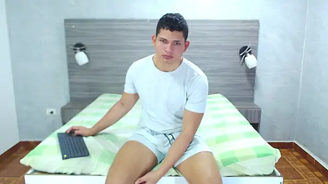 Snapshot of Loony_Zion chatting on November 29, 1:00 pm Loony Zion online show from November 29, 1:00 pm