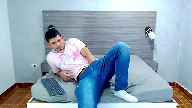 Snapshot of Loony_Zion chatting on November 26, 12:49 pm Loony Zion online show from November 26, 12:49 pm