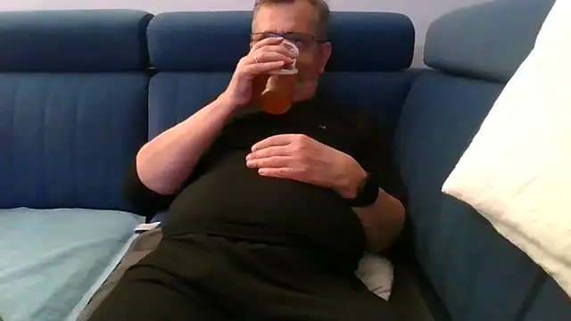 axecoman60 online show from March 7, 6:11 pm