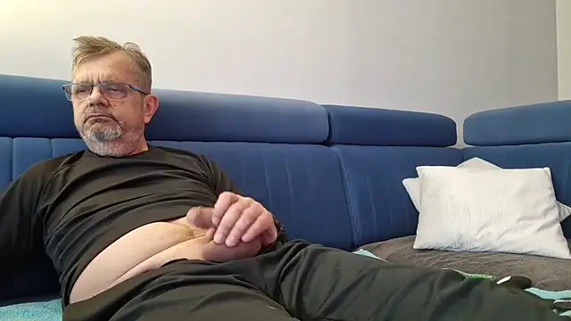 axecoman60 online show from February 26, 7:55 am