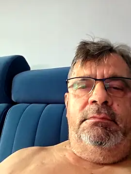 axecoman60 online show from December 15, 9:48 am