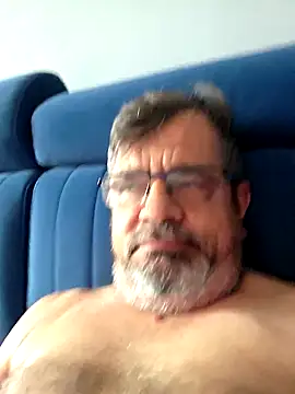 axecoman60 online show from April 8, 9:33 am