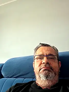 axecoman60 online show from April 7, 6:48 am