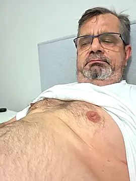 axecoman60 online show from April 5, 5:41 pm