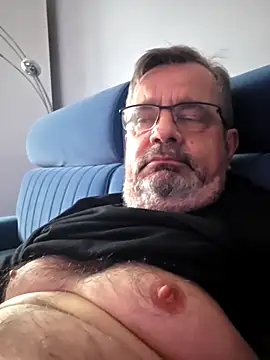 axecoman60 online show from February 5, 7:15 am