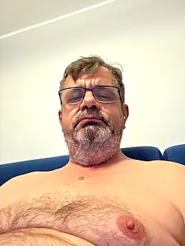axecoman60 online show from May 6, 6:12 pm