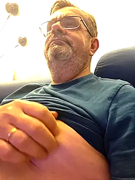 axecoman60 online show from December 13, 8:59 pm