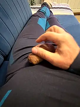 axecoman60 online show from November 28, 4:40 pm