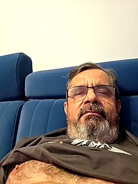 axecoman60 online show from May 17, 8:09 pm