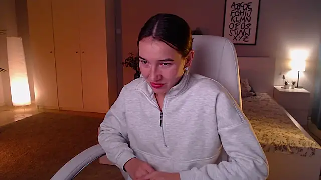 Bellla Haddid online show from October 12, 1:07 am