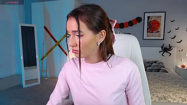 Snapshot of Bellla_Haddid chatting on October 30, 1:37 am Bellla Haddid online show from October 30, 1:37 am