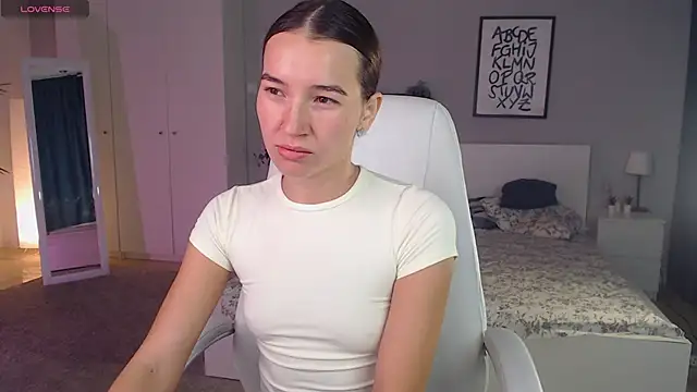 Bellla Haddid online show from October 10, 1:06 am