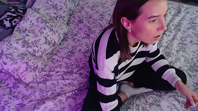 Bellla Haddid online show from October 16, 1:25 am