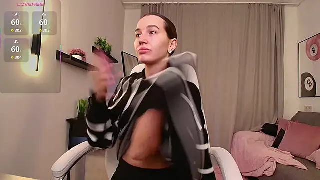 Snapshot of Bellla_Haddid chatting on November 19, 1:49 am Bellla Haddid online show from November 19, 1:49 am