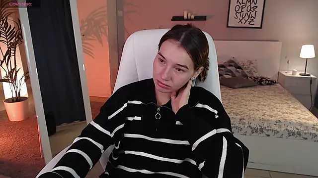 Snapshot of Bellla_Haddid chatting on October 21, 1:05 am Bellla Haddid online show from October 21, 1:05 am