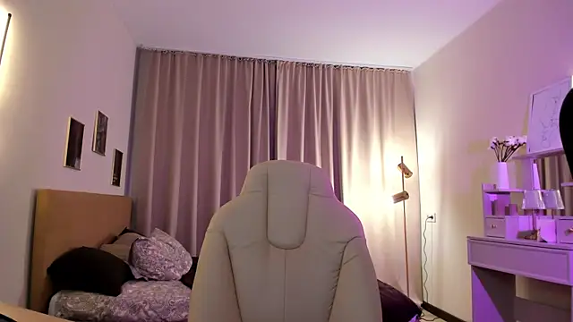 Snapshot of Bellla_Haddid chatting on November 14, 1:53 am Bellla Haddid online show from November 14, 1:53 am