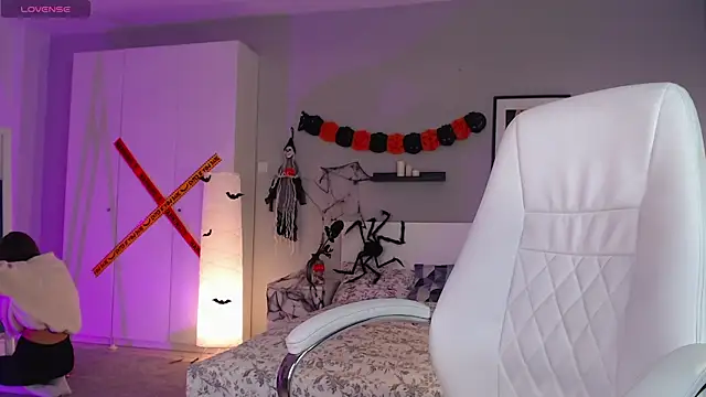 Snapshot of Bellla_Haddid chatting on October 29, 1:37 am Bellla Haddid online show from October 29, 1:37 am