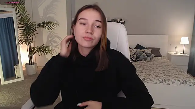 Bellla Haddid online show from September 19, 1:09 am