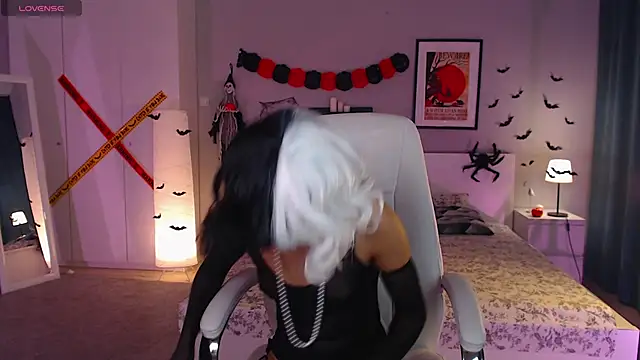 Snapshot of Bellla_Haddid chatting on November 1, 1:23 am Bellla Haddid online show from November 1, 1:23 am