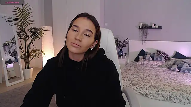Bellla Haddid online show from September 24, 1:35 am