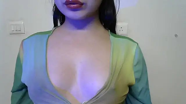 amrita2210 online show from February 8, 8:28 pm