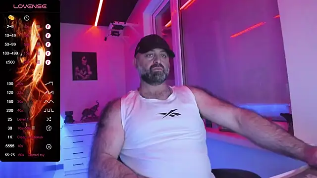 Snapshot of MAGABEAR077 chatting on June 9, 10:11 pm MAGABEAR077 online show from June 9, 10:11 pm