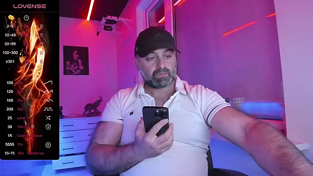 Snapshot of MAGABEAR077 chatting on May 28, 8:37 pm MAGABEAR077 online show from May 28, 8:37 pm