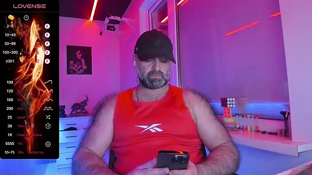 Snapshot of MAGABEAR077 chatting on May 17, 8:20 pm MAGABEAR077 online show from May 17, 8:20 pm