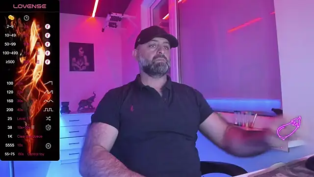 Snapshot of MAGABEAR077 chatting on June 15, 5:34 pm MAGABEAR077 online show from June 15, 5:34 pm