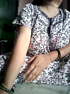 Kavya kapoor online show from April 4, 4:19 am