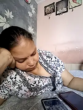Snapshot of Kavya_kapoor chatting on June 24, 4:33 am Kavya kapoor online show from June 24, 4:33 am