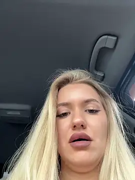Snapshot of Devill_Angel_ chatting on June 1, 10:15 am Devill Angel online show from June 1, 10:15 am
