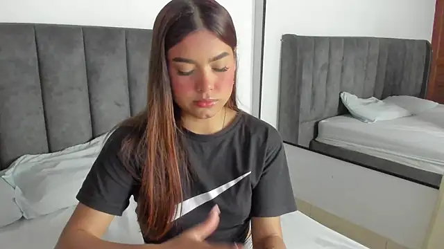 Snapshot of Rose_Evans__ chatting on February 22, 1:13 pm Rose Evans online show from February 22, 1:13 pm
