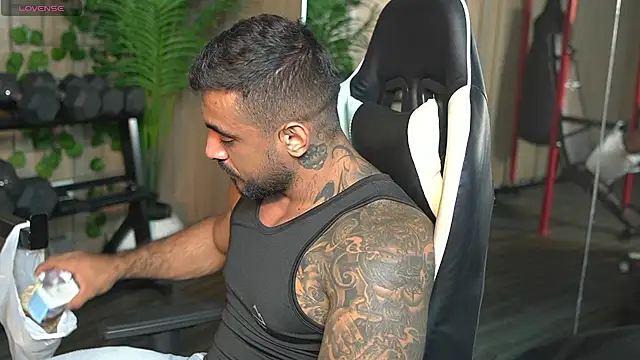 ERIC HARRISON online show from April 5, 12:28 am