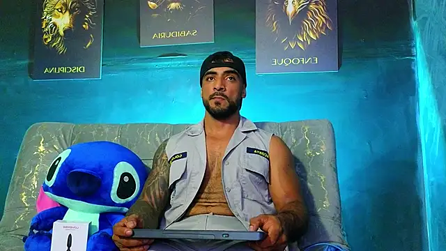 ERIC HARRISON online show from October 31, 11:44 pm