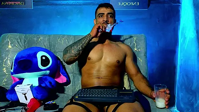 ERIC HARRISON online show from November 3, 10:24 pm