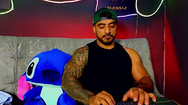 ERIC HARRISON online show from April 5, 10:38 pm