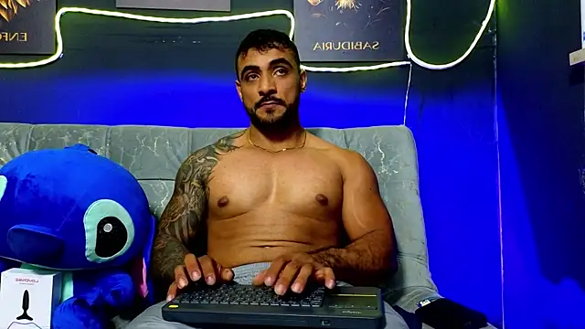 Snapshot of ERIC_HARRISON chatting on January 6, 2:15 am ERIC HARRISON online show from January 6, 2:15 am