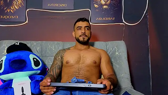 ERIC HARRISON online show from December 1, 1:01 pm