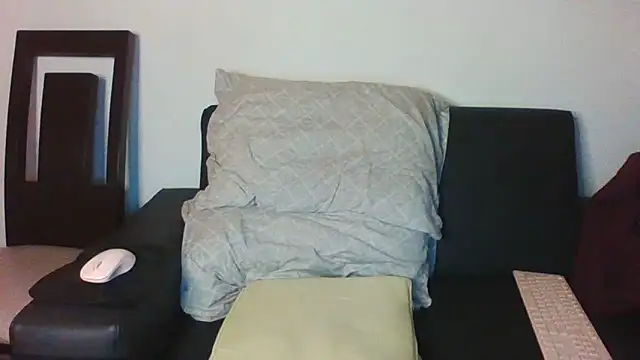 Snapshot of thekelliecapri chatting on April 22, 3:35 am thekelliecapri online show from April 22, 3:35 am