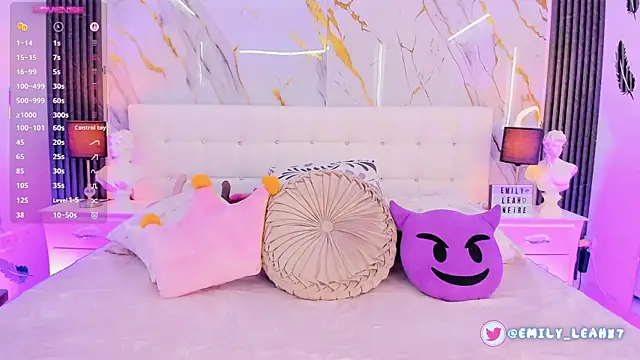 EmilyLeah  online show from November 12, 1:59 pm